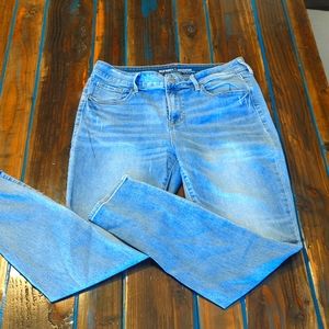 Skinny ankle length jeans.